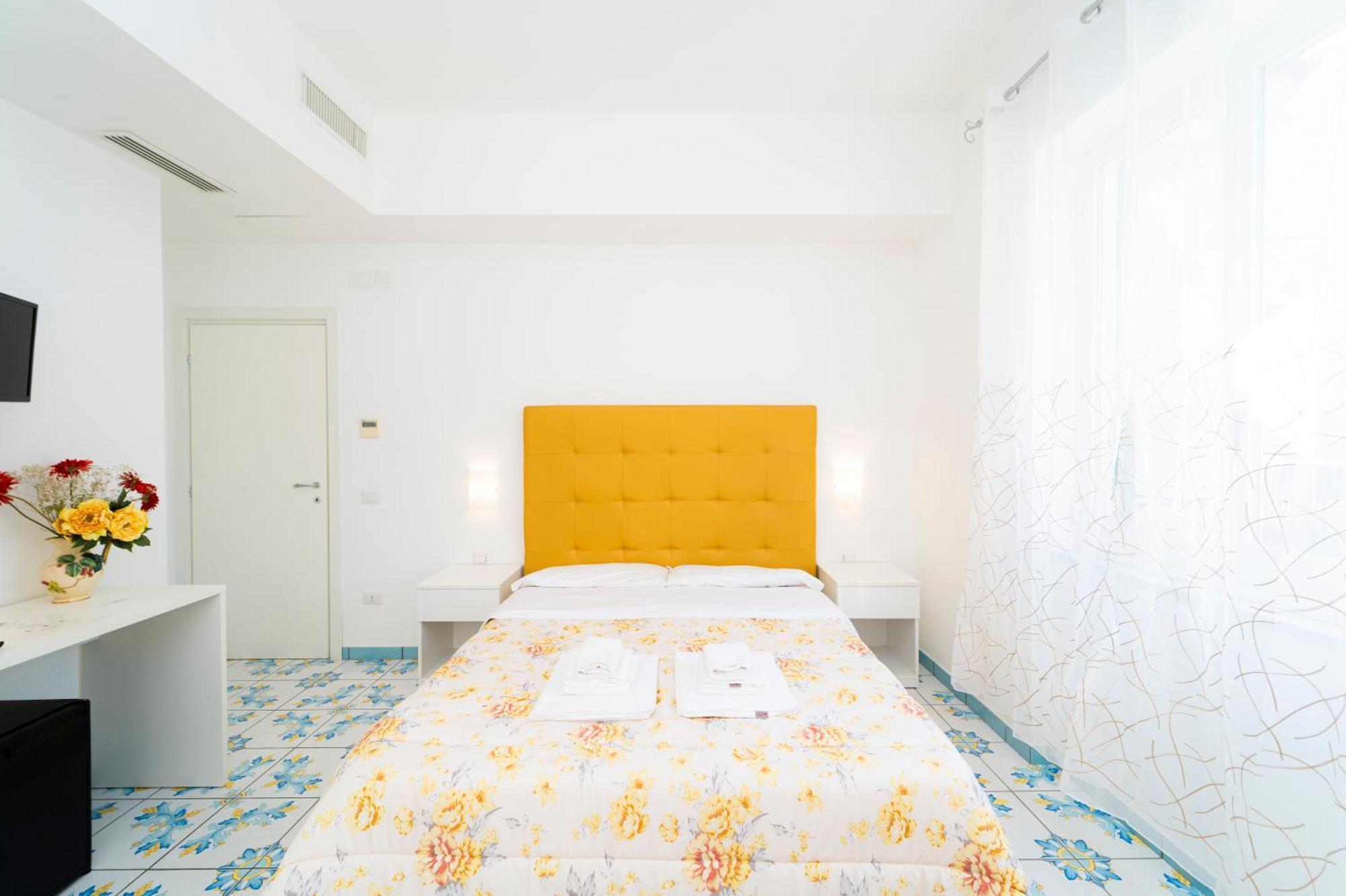 La Casa Di Aurora Hotel Майори Екстериор снимка